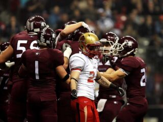 Rona reaches the scoring landmark to send Jove closer to title