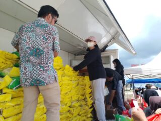 Pasar Murah Diserbu Warga, Harga Paket Sembako Disubsidi Pemerintah hingga Rp100 Ribu